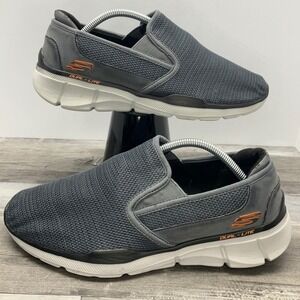 Skechers Relaxed Fit Dual-Lite Mens 9.5  Grey Slip On Walking Shoes 52937S